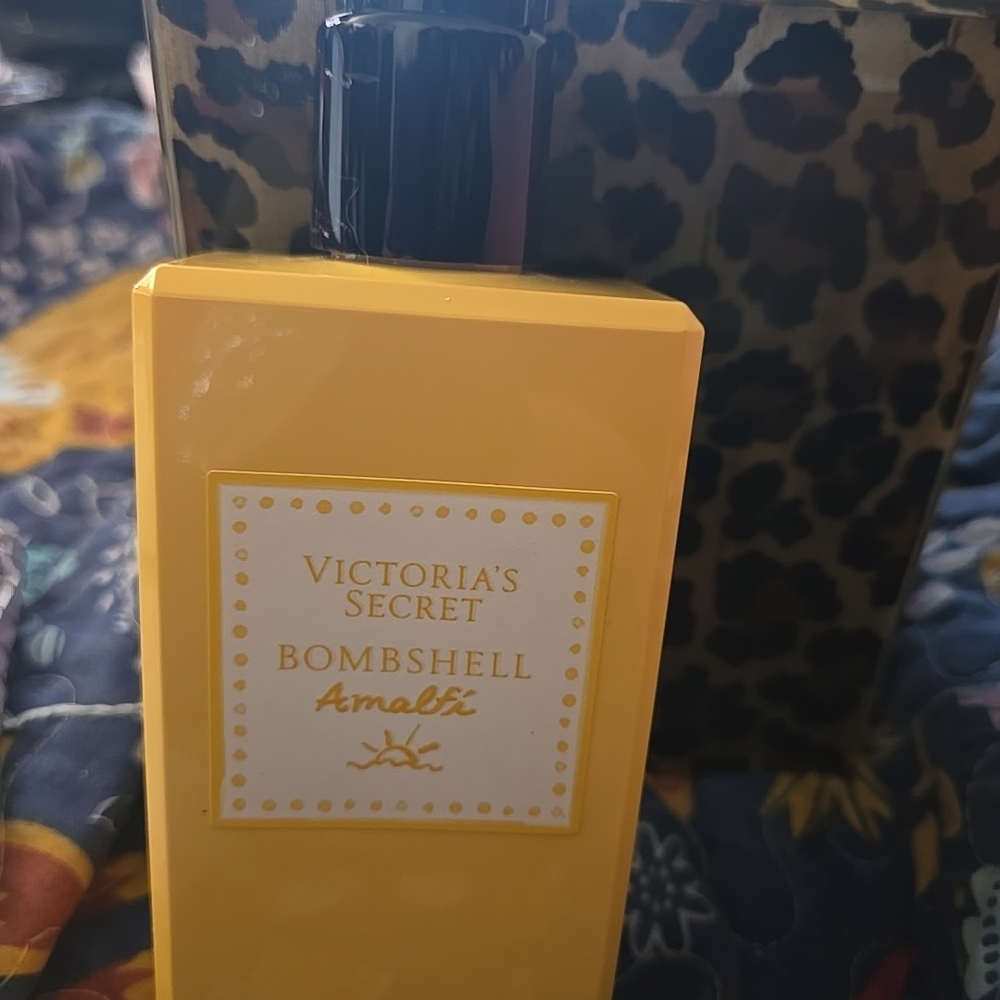 Brand New Victoria's Secret Bombshell Amalfi Body Lotion